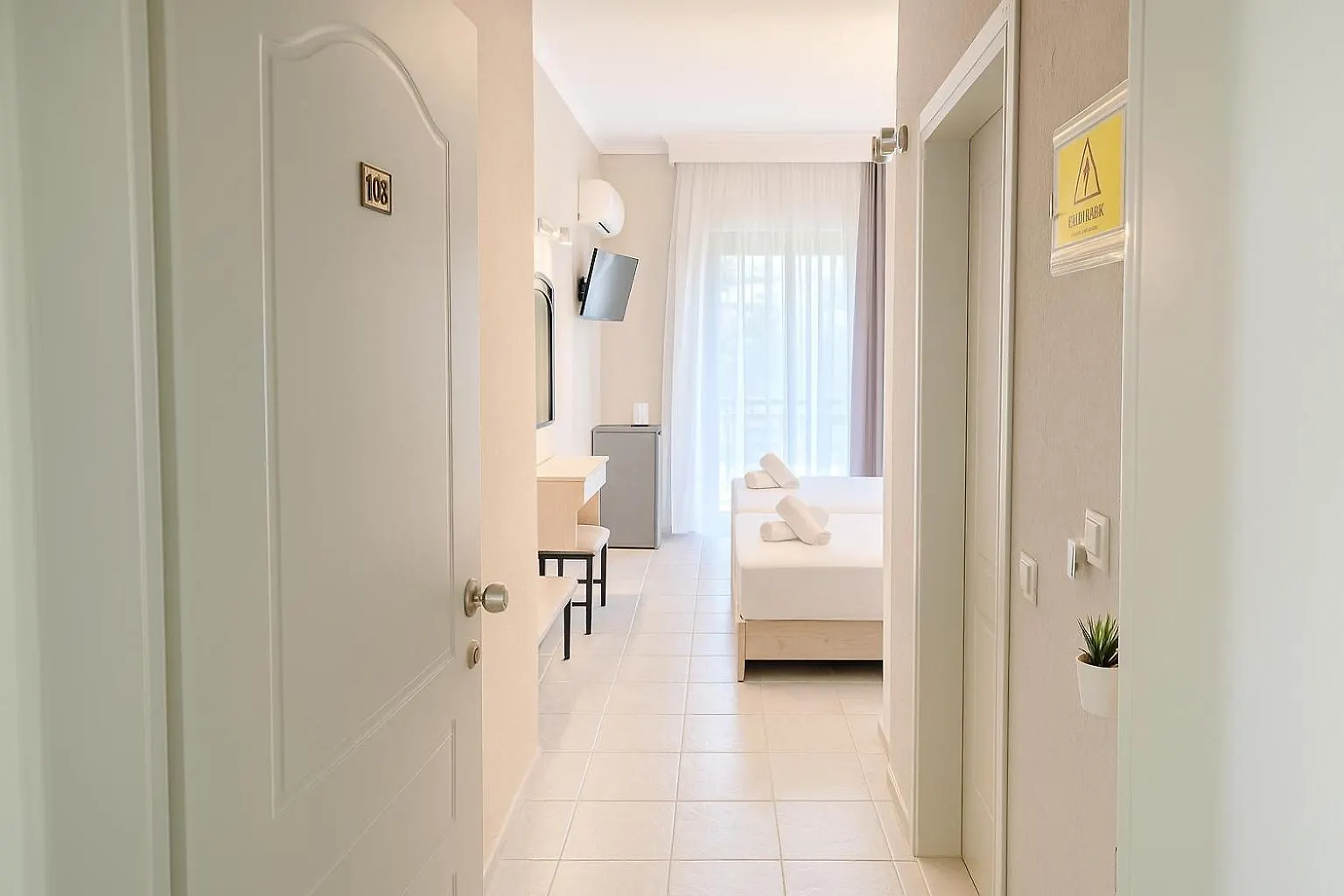 Samel Hotel Σίβηρη