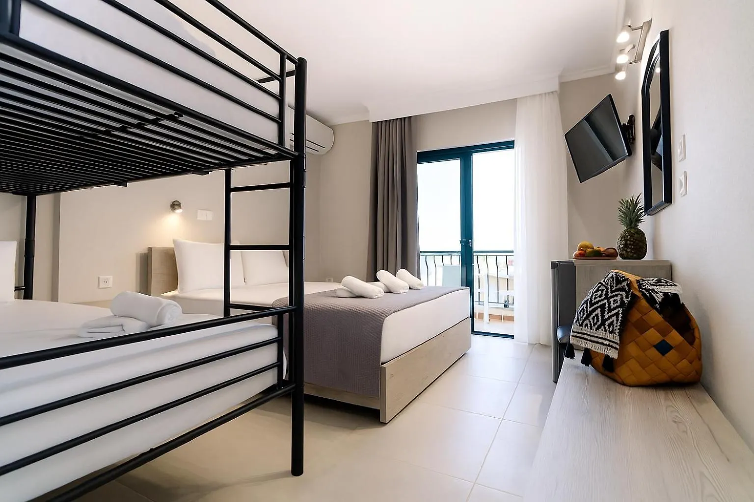 Samel Hotel Σίβηρη