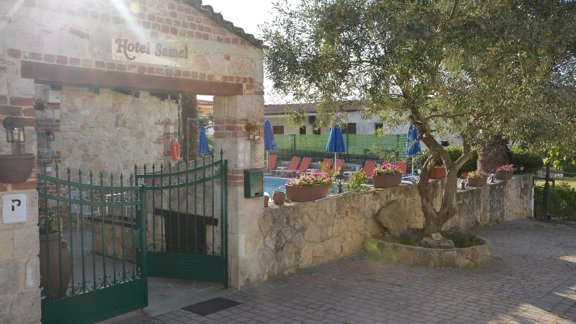 ***  Samel Hotel سيفيري اليونان